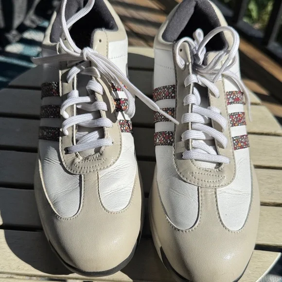Adidas Ladies Golf Shoes 9.5 - Picture 2 of 9